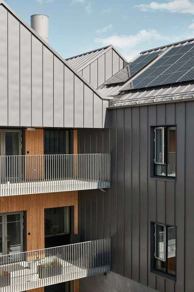 Ein mit Stahl verkleidetes und geschütztes Demenzpflegeheim, DemensCentrum Aarhus – Skovvang, Skovvangsvej 97–99, 8200 Aarhus, Dänemark